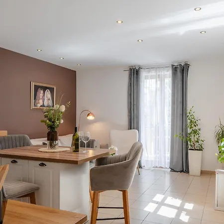 Four Seasons Apartment