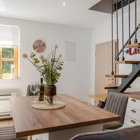 Four Seasons זאדאר