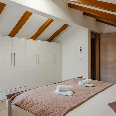 Four Seasons Apartman *