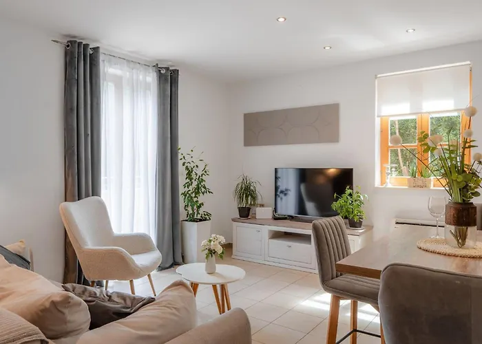 Four Seasons זאדאר