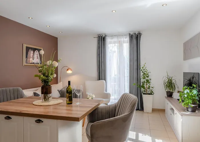 Four Seasons זאדאר