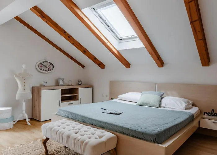 Four Seasons דירה